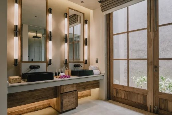 Ground Floor Room 1 - Bathroom