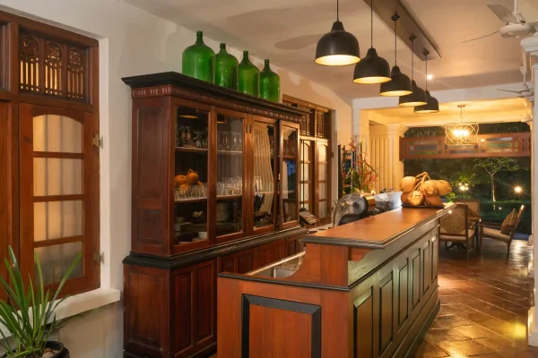 Main Bar 1